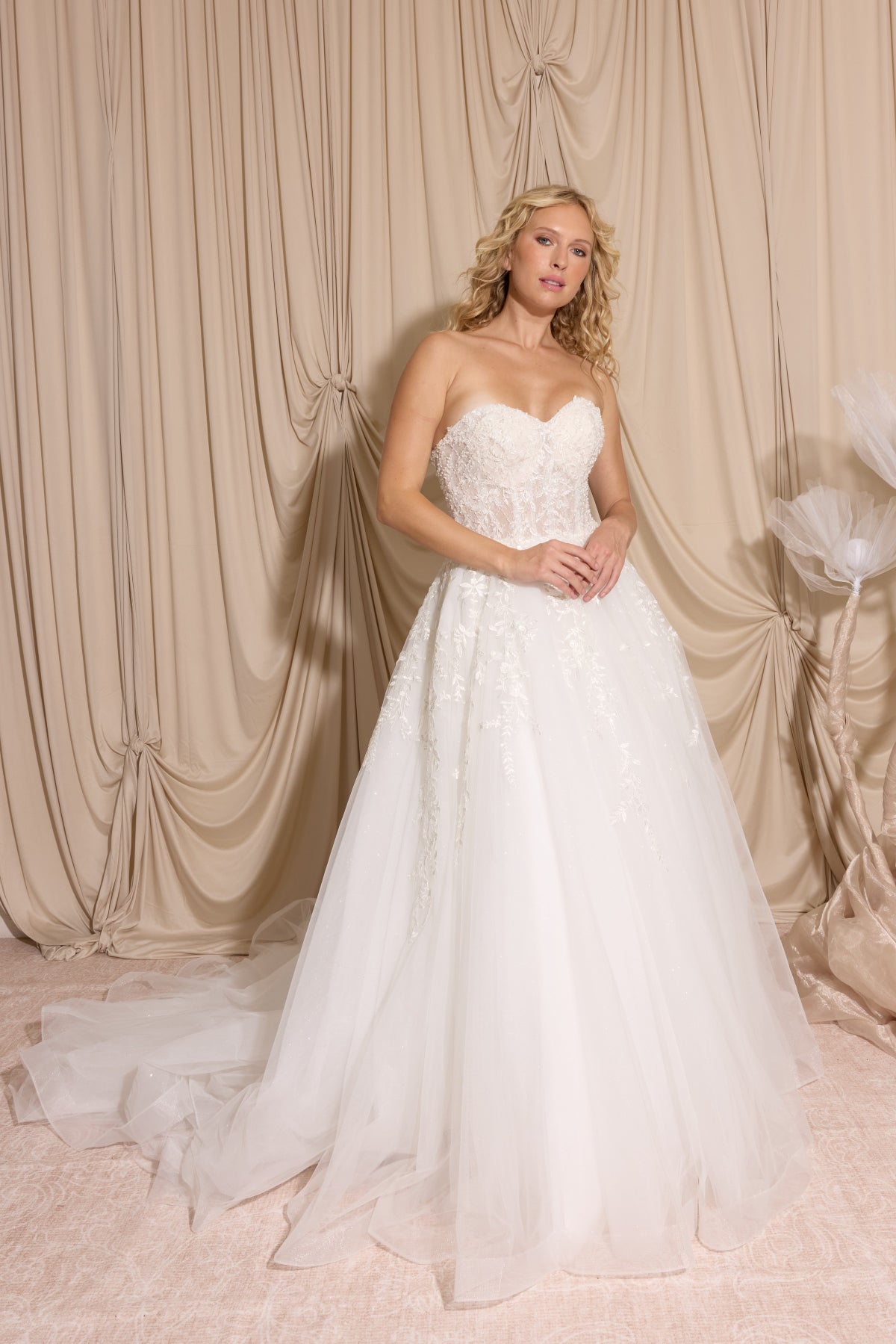 Off-the-Shoulder Floor-Length Tulle Bridal Dress Lace Eureka Fashion EK155